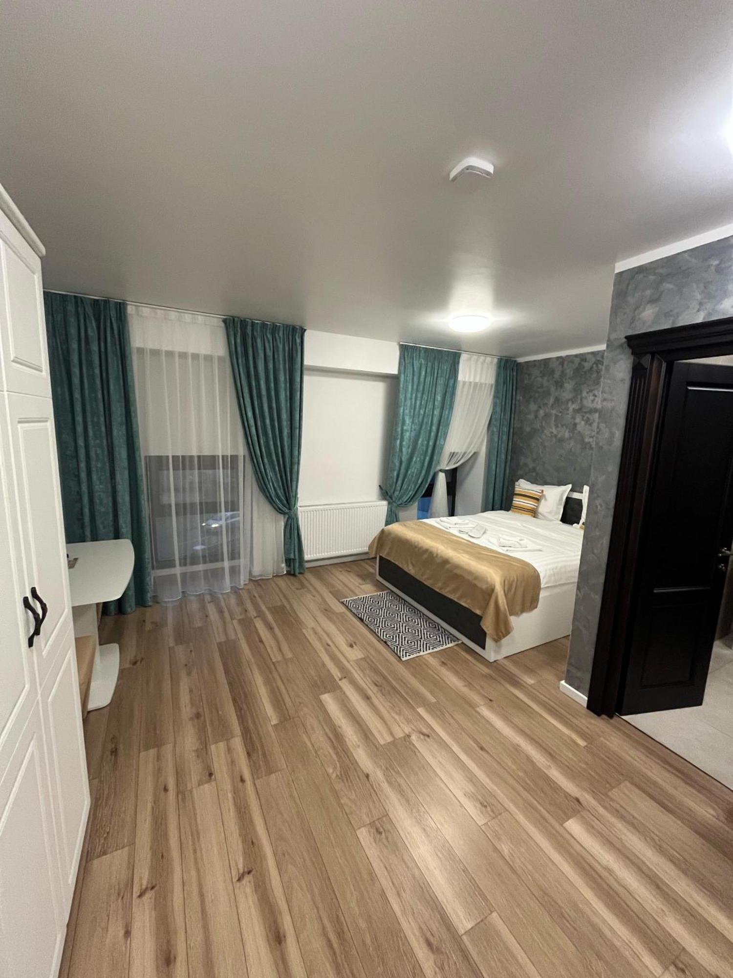 Grey Boutique Hotel Palas Jászvásár Kültér fotó
